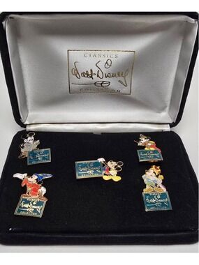 Walt Disney Classics Collection WDCC Mickey Mouse through the Years 5 Pin Set